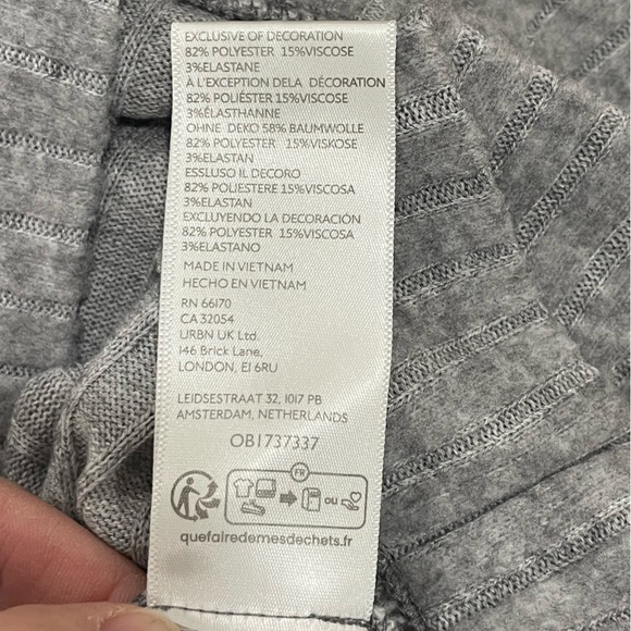 BDG Small Crop Sweater Top Short Sleeve Grey Urban Outfitters V neck - Picture 9 of 14